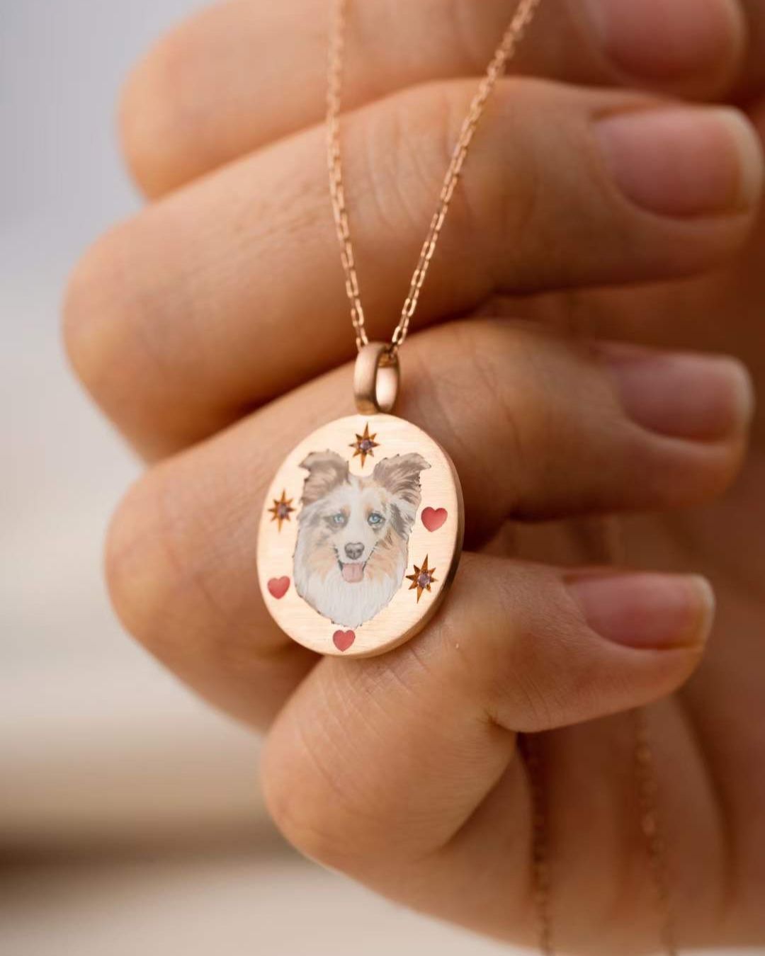 Personalized jewelry created from a pet’s image, demonstrating the transformation of a pet’s memory into a meaningful keepsake.