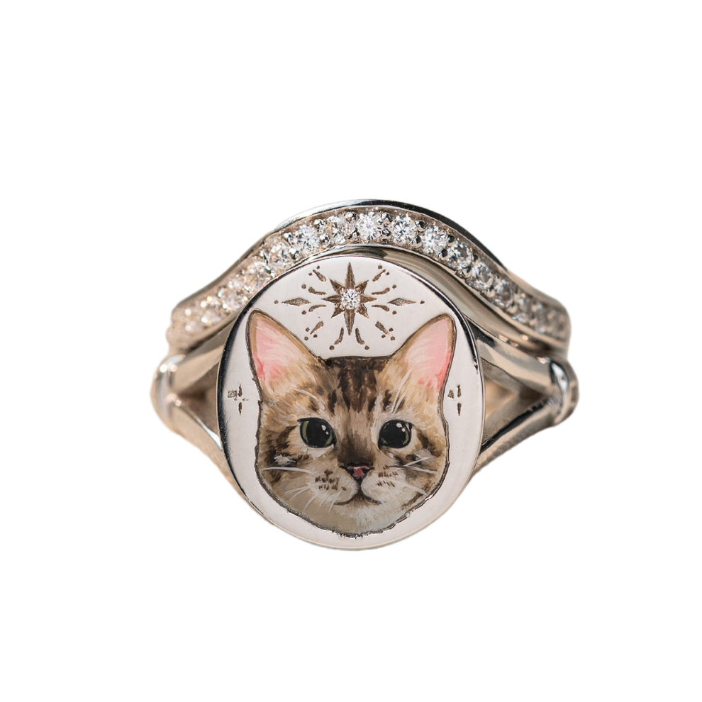 Cat portrait memory ring, symbolizing the love and bond shared with your pet.