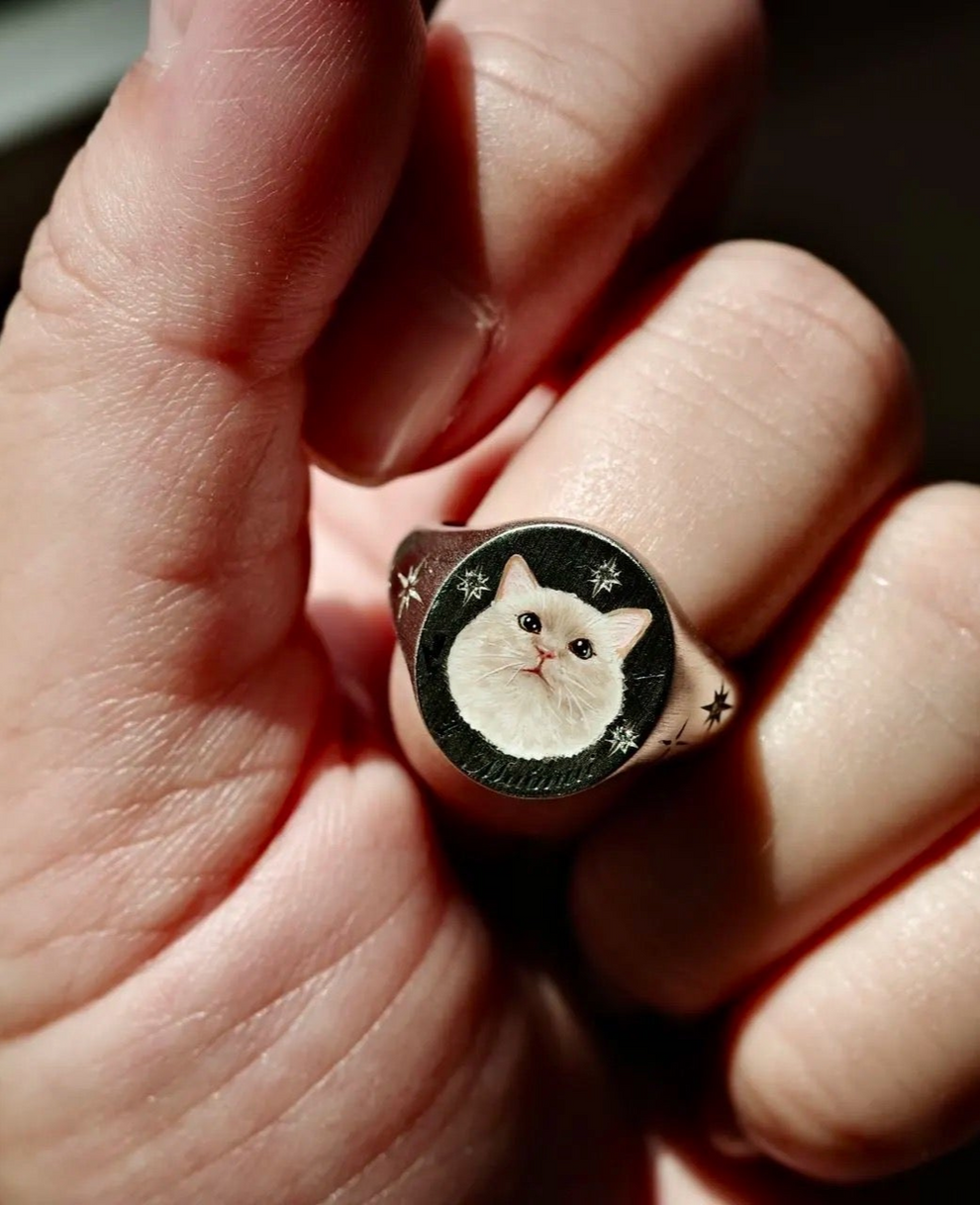 Custom cat portrait ring review—customer’s feedback on Missouly’s personalized pet memorial jewelry.