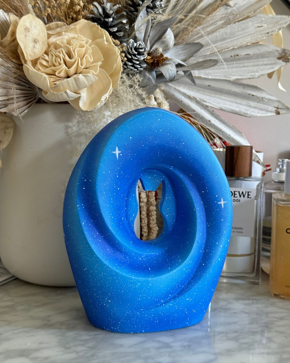 Missouly Infinite Stars Pet Urn in a heartfelt display, symbolizing the eternal connection between pet parents and their beloved pets.